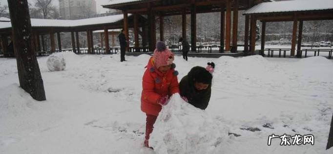 怎么堆雪人和堆雪球
