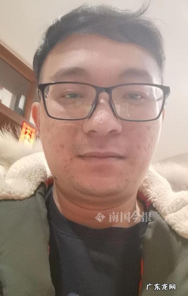 男子放烟花被城管用灭火器狂喷