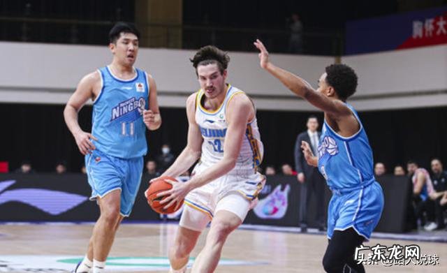 CBA排名大乱！广东连胜晋级前三 布莱德索51分 上海力克江苏夺8连胜