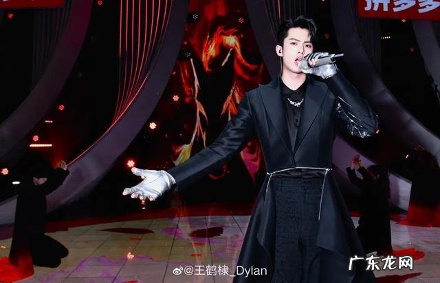 两年后凭实力逆袭 跨年晚会王鹤棣冲过去抱何炅