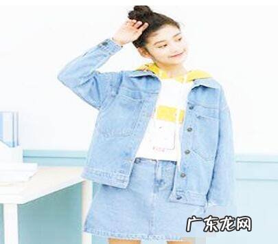 牛仔短外套搭配什么裤子和裙子好看