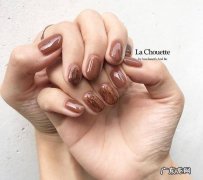 秋天适合什么颜色美甲好看图片