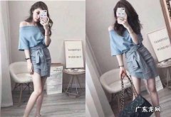 一字肩上衣下面配什么裙子和裤子