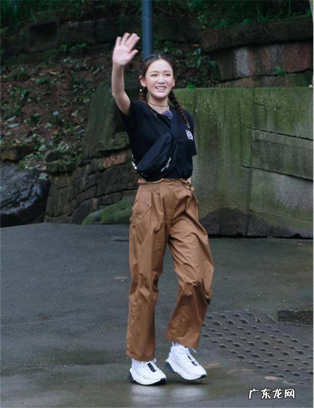 纸袋裤怎么搭配上衣图片夏