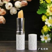 擦口红前需要打底吗