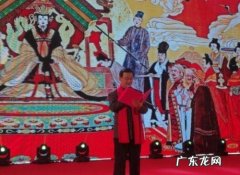 判官尘不到闻时 判官钟情于谁