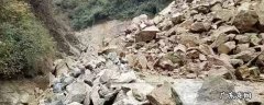 山体滑坡时往哪边跑最安全,山体滑坡时往哪个方向跑最安全