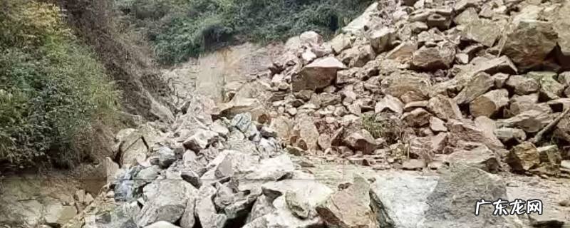 山体滑坡时往哪边跑最安全,山体滑坡时往哪个方向跑最安全