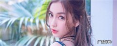 烫头发不染色好看吗