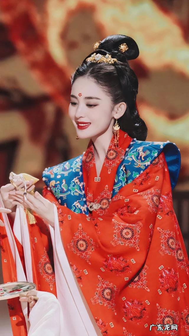 一颦一笑韵味十足 娜扎跳舞