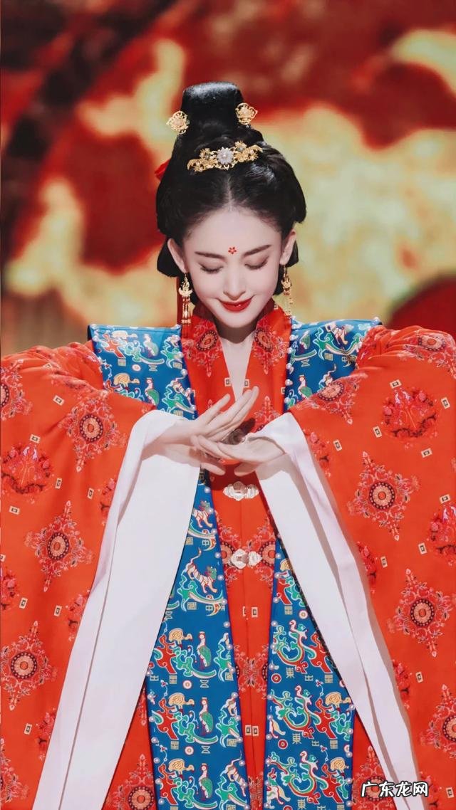一颦一笑韵味十足 娜扎跳舞