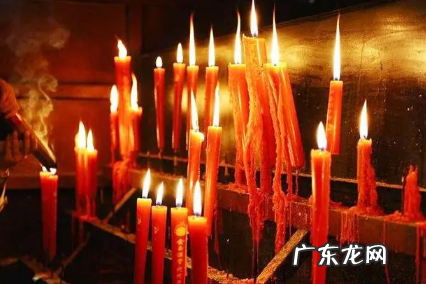 正月十五送坟灯送几盏 2022年正月十五坟前挂红灯笼还是白灯笼