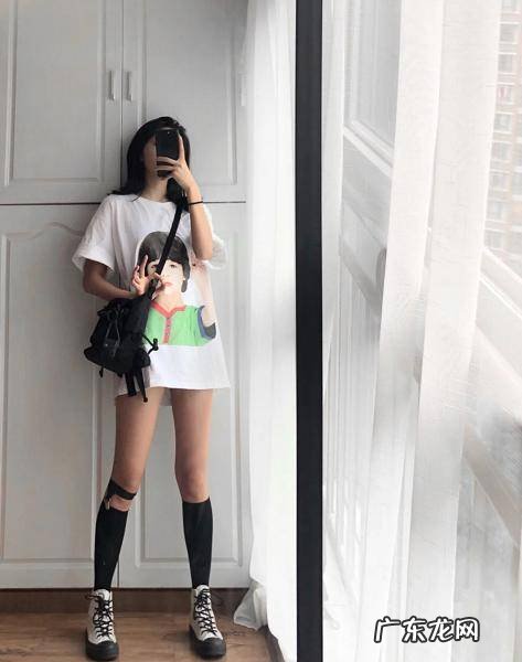 中筒袜怎么搭配衣服和鞋子好看