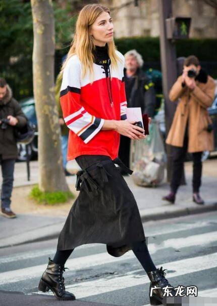 短靴和长裙怎么搭配好看