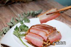 腊肉先蒸还是先切 腊肉先蒸熟再切还是切完再蒸