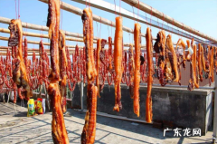 腊肉晒到出油还要晒多久 腊肉晒出油了是不是就可以吃了