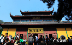 拜佛可以披头发吗 女性拜佛头发要扎起来吗