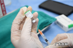 有机会打新冠疫苗 打还是不打 新冠疫苗加强针差一天可以打吗