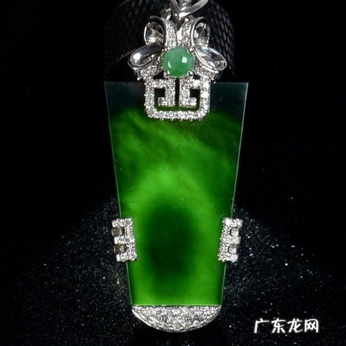 墨绿色的寓意和象征