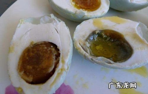 咸鸭蛋壳内壁有黑点能吃吗