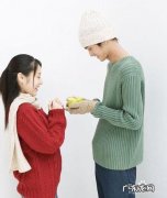 男生送女生衣服的寓意
