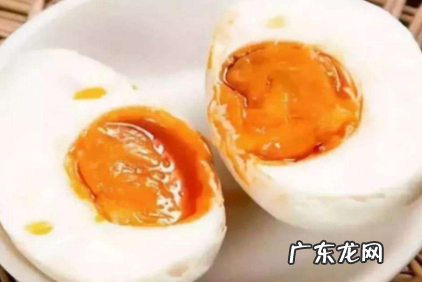 咸鸭蛋第二天还能吃吗 吃了一半的咸鸭蛋可以过夜吗
