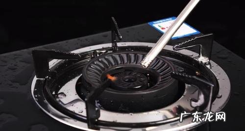 天然气炉灶打着火一会灭怎么回事？