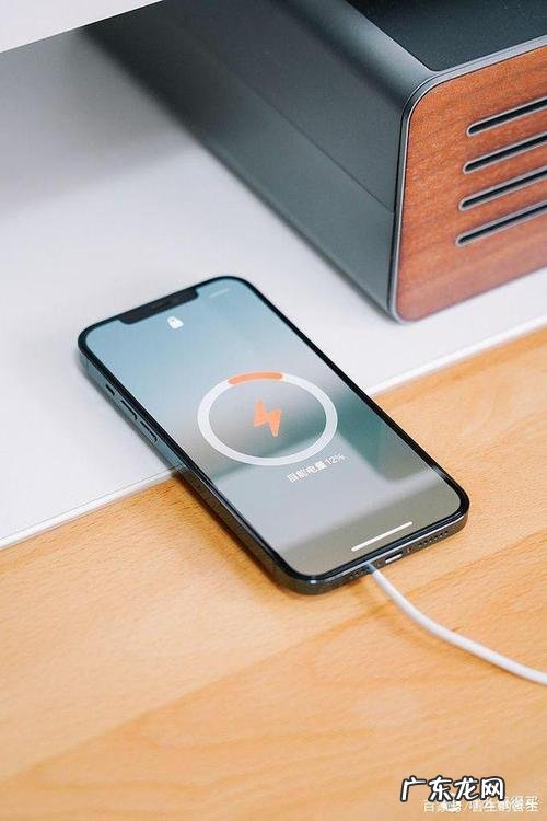 iphone无线充电伤电池吗?看完你就知道了!