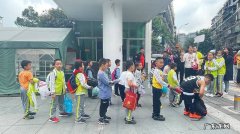 想找能接送孩子能双休的工作,有适合的吗？