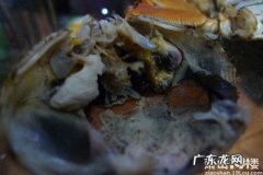 母螃蟹肚子里黑色的膏状物是什么