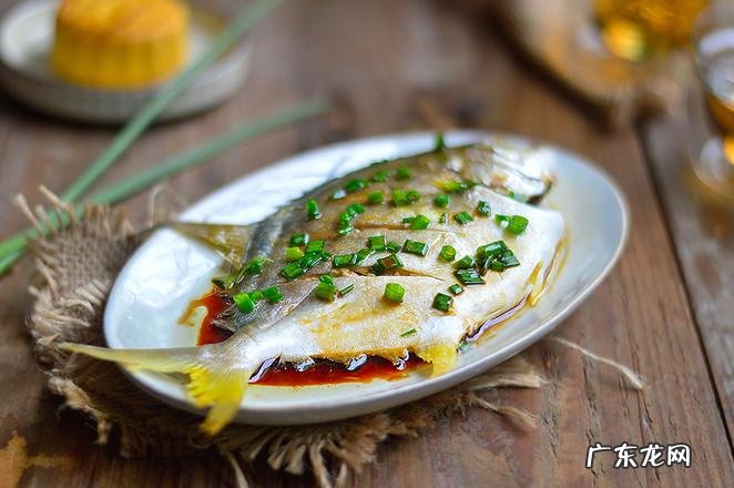 清蒸金鲳鱼的做法和步骤