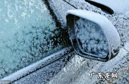 冬天下雪车玻璃结冰怎么办 下雪天怎么让车玻璃不结冰