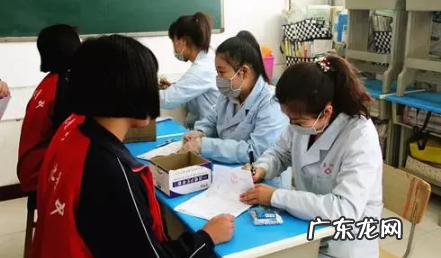 高考体检女生能穿多少 2022高三体检女生检查时要穿什么