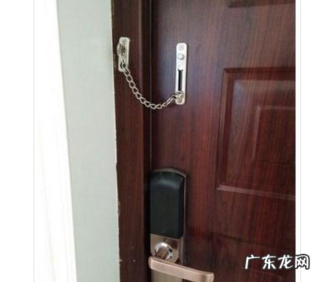 锁门时,防盗链到底能不能拉起来?听听专家怎么说