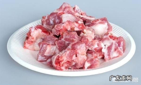 搂着狗狗睡觉的好处 睡觉时有狗狗陪伴，有什么好处