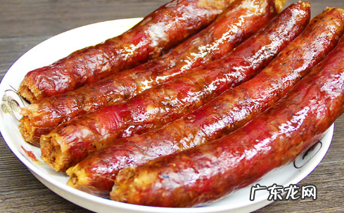 香肠上的塑料膜误食怎么办 香肠外面的塑料膜吃了要紧吗