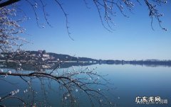 前女友抑郁了她爸爸要我打打电话安慰她，我该管吗