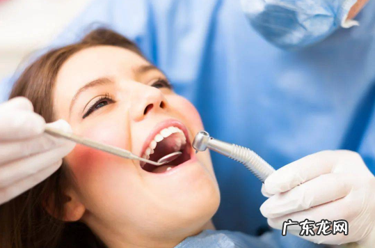 拔牙之后那个棉花什么时候可以拿掉 拔牙后棉花需要换吗