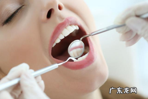 拔完牙咬棉花 拔牙后棉花咬紧还是轻咬