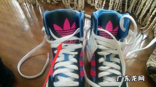 如何辨别阿迪三叶草鞋款真伪