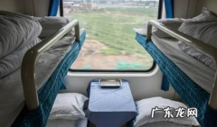 火车硬卧上下铺价格一样吗 火车硬卧上中下铺价格是不是一样的