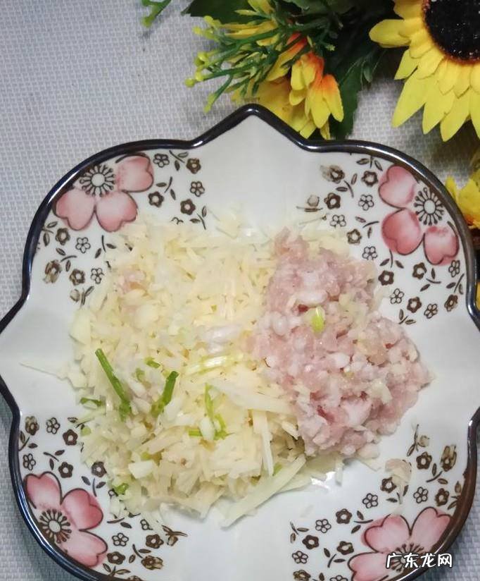 怎样做美味的土豆猪肉豆腐卷