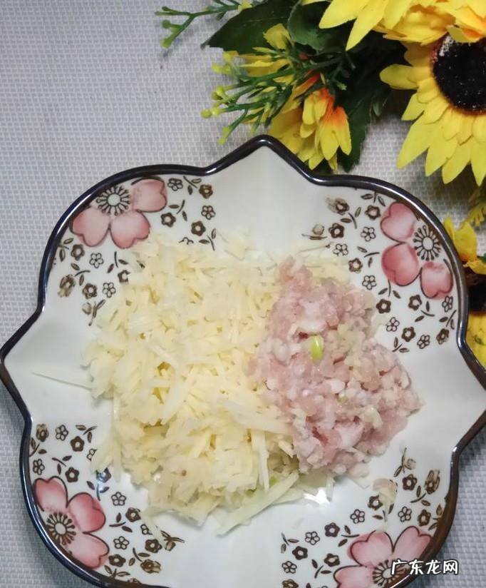 怎样做美味的土豆猪肉豆腐卷