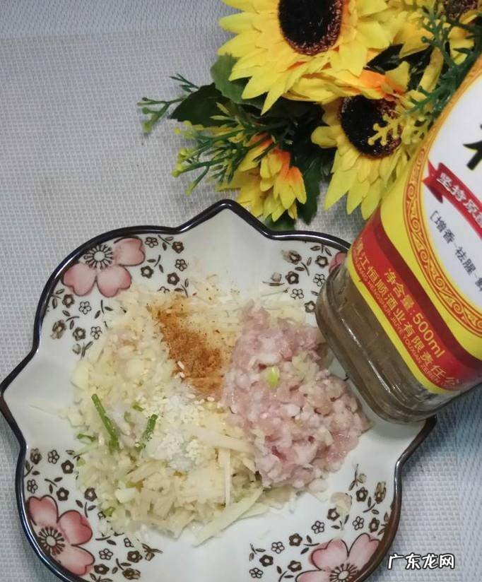 怎样做美味的土豆猪肉豆腐卷