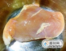 改善猫咪的伙食给猫加餐之白水煮鸡胸