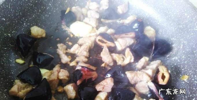 韭菜苔爆炒榄角瘦肉丝的做法