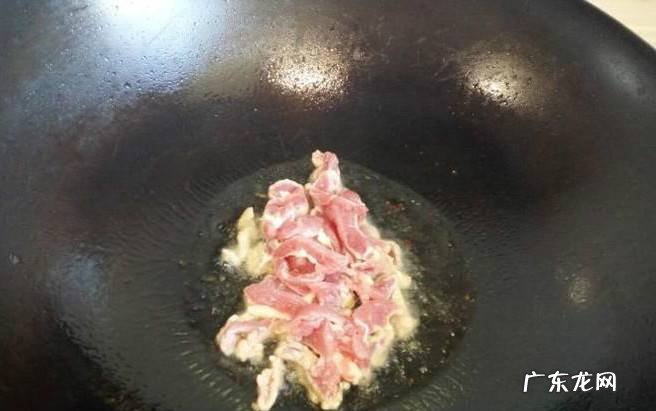 韭黄木耳炒肉的家常做法
