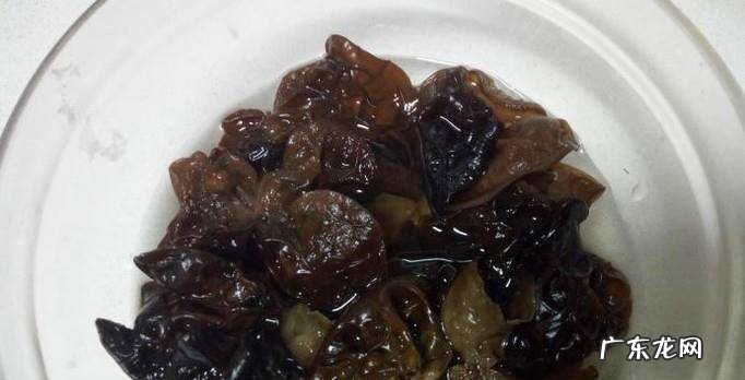 韭黄木耳炒肉的家常做法