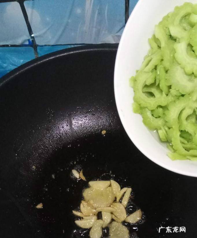 怎样做美味的家常版苦瓜炒蛋