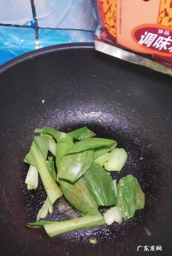 怎样做美味的青菜鸡蛋炒花卷